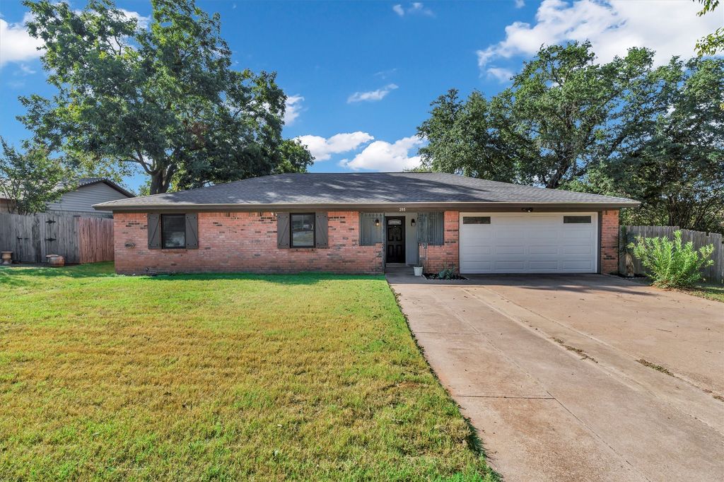 205 Greenhill Drive, Joshua, TX 76058
