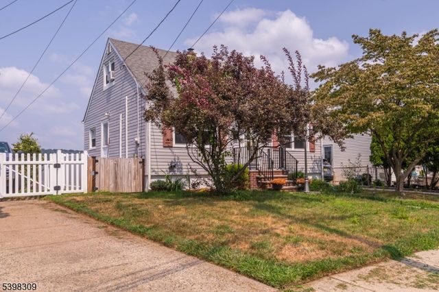 26 Edward Ct, Clifton City, NJ 07011