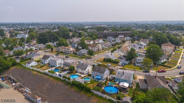 26 Edward Ct, Clifton City, NJ 07011