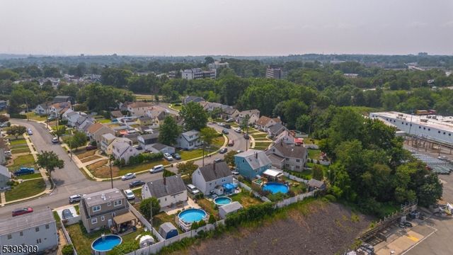 26 Edward Ct, Clifton City, NJ 07011