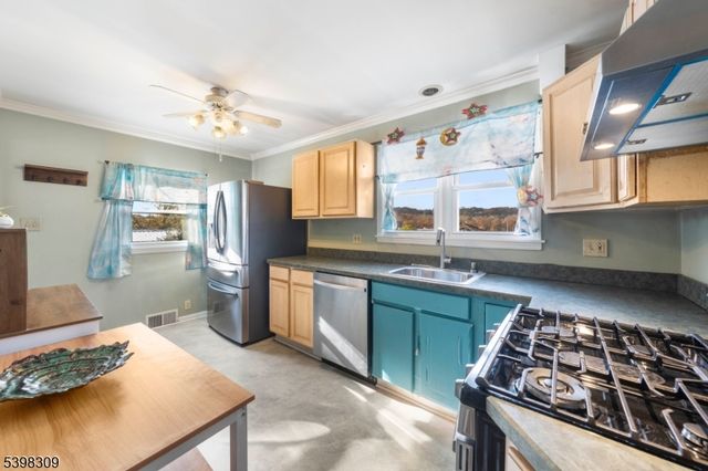 26 Edward Ct, Clifton City, NJ 07011