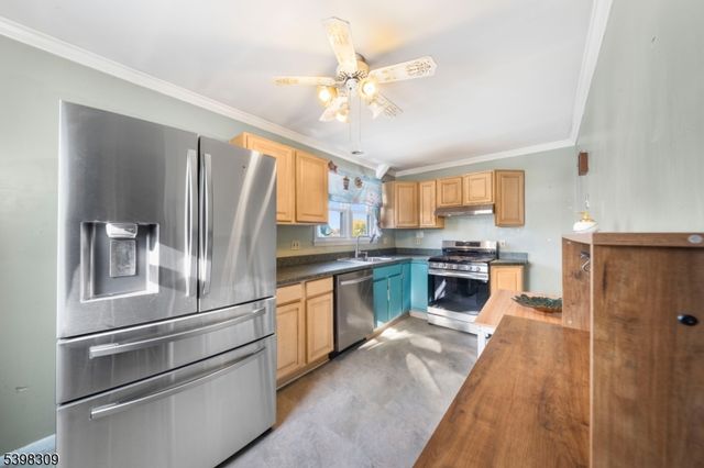 26 Edward Ct, Clifton City, NJ 07011