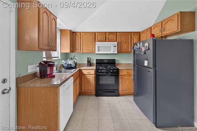 26227 Clancy Street, Roseville, MI 48066