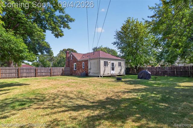 26227 Clancy Street, Roseville, MI 48066