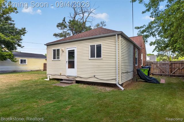 26227 Clancy Street, Roseville, MI 48066