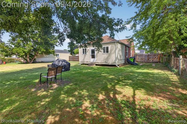 26227 Clancy Street, Roseville, MI 48066