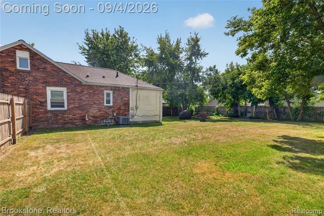 26227 Clancy Street, Roseville, MI 48066