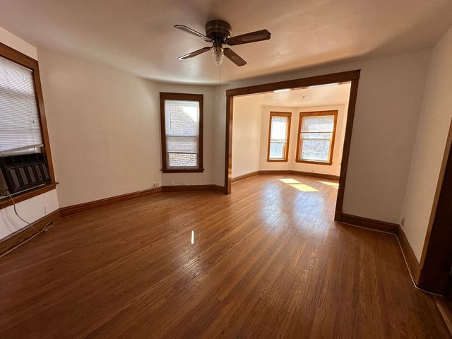 3725 N Bell Avenue, Chicago, IL 60618