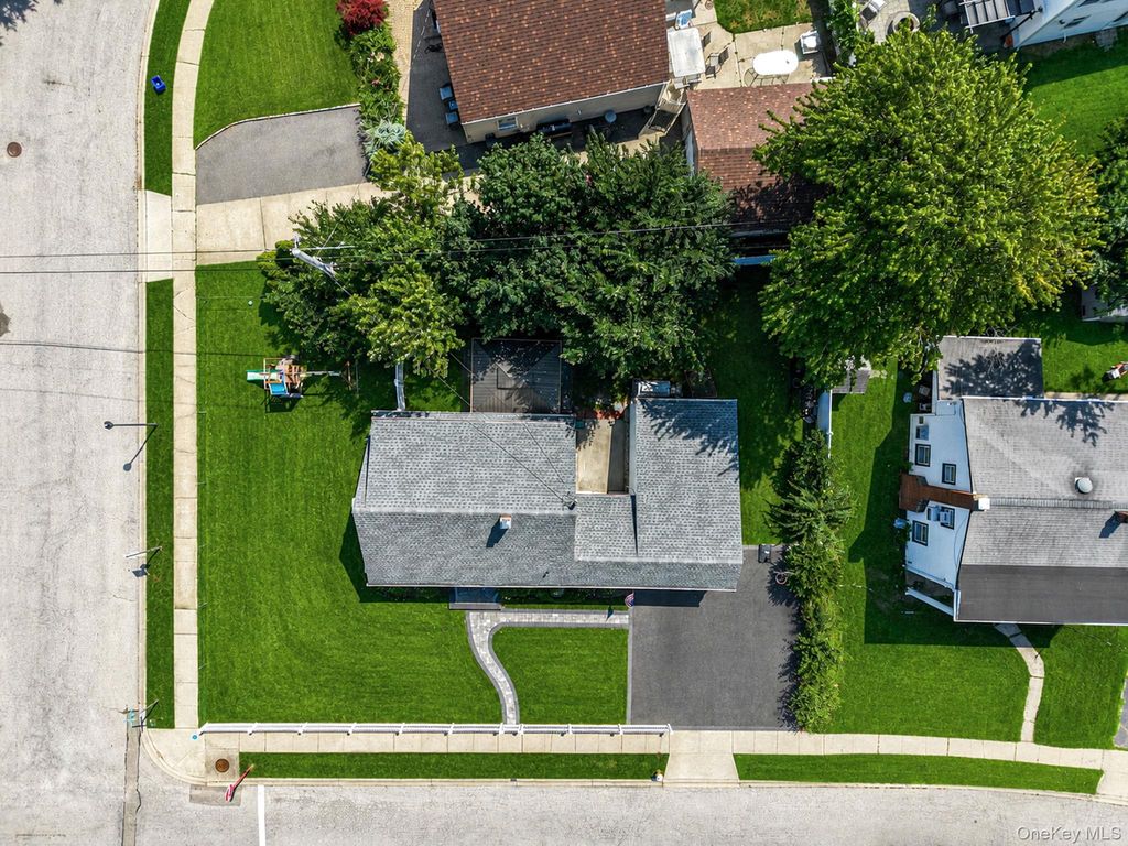 126 Cotton Lane, Levittown, NY 11756 — photo 4