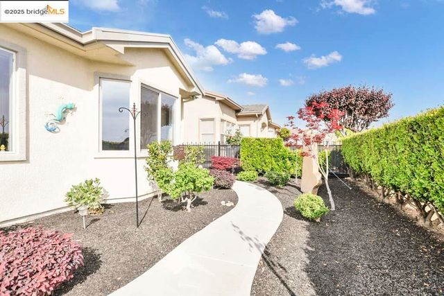 1559 Regent Dr, Brentwood, CA 94513