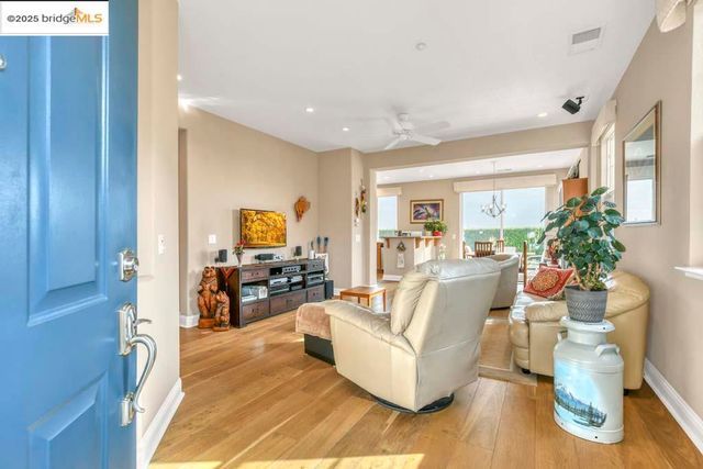 1559 Regent Dr, Brentwood, CA 94513