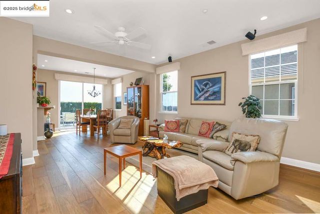 1559 Regent Dr, Brentwood, CA 94513