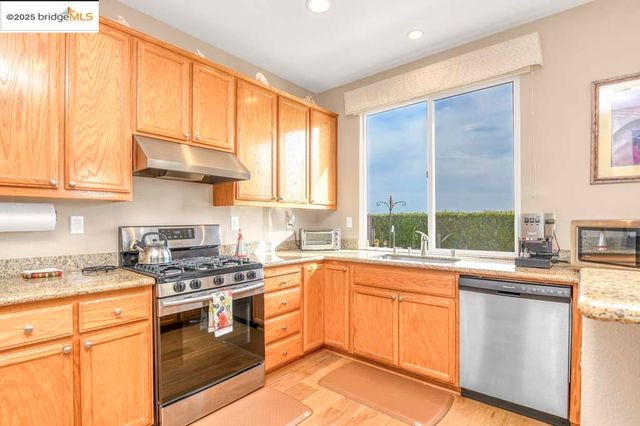 1559 Regent Dr, Brentwood, CA 94513