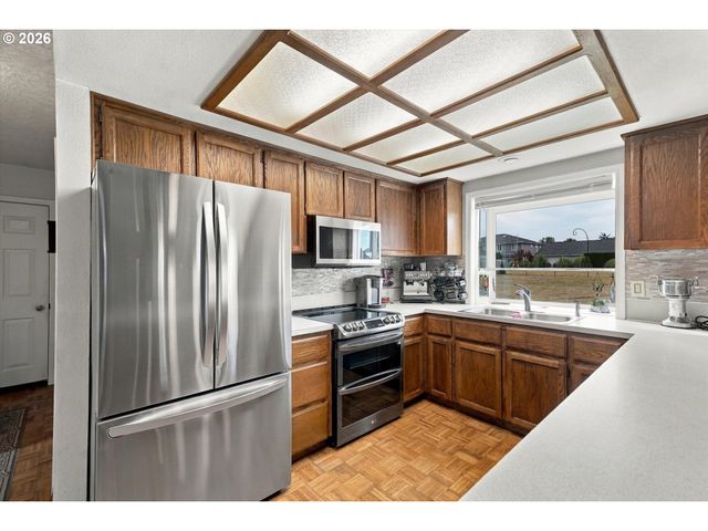 2716 Ne 168TH Ave, Vancouver, WA 98684