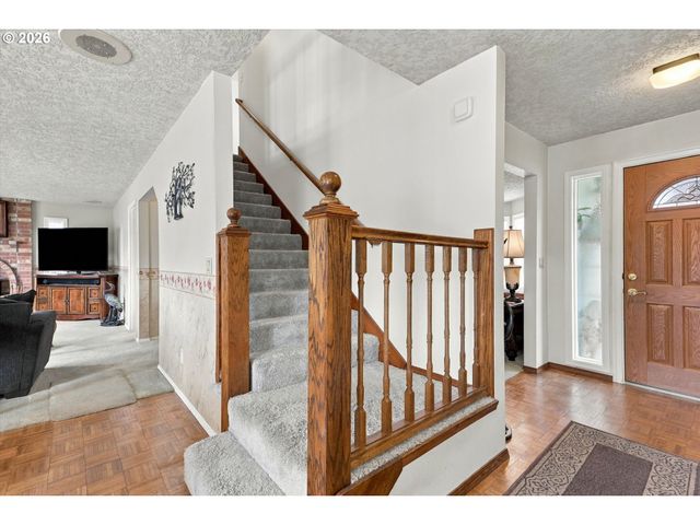 2716 Ne 168TH Ave, Vancouver, WA 98684