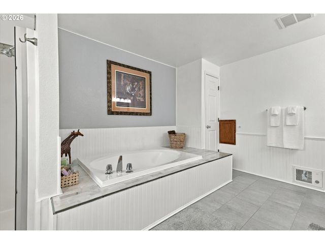 2716 Ne 168TH Ave, Vancouver, WA 98684