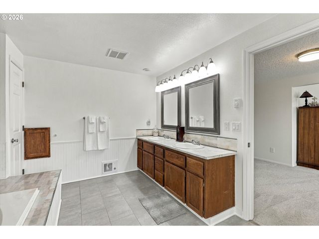 2716 Ne 168TH Ave, Vancouver, WA 98684