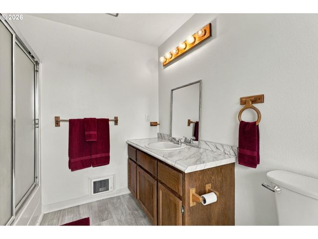 2716 Ne 168TH Ave, Vancouver, WA 98684