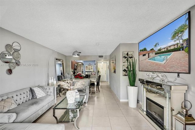 871 NE 207 LN 203-15, Miami, FL 33179