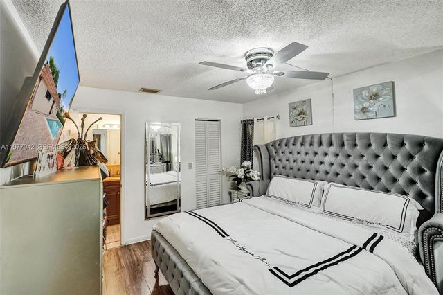 871 NE 207 LN 203-15, Miami, FL 33179