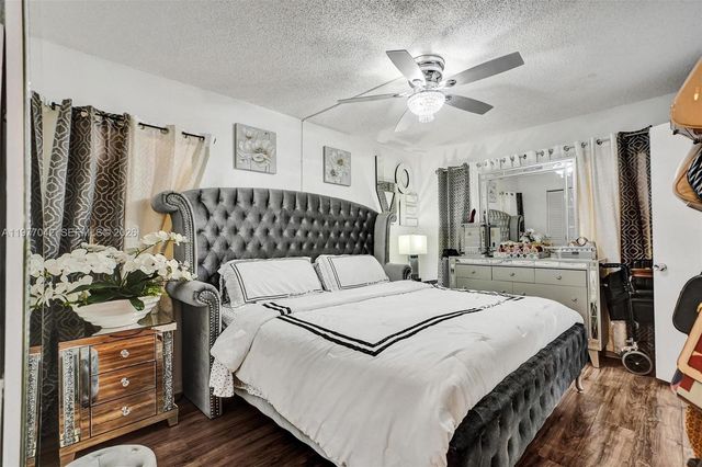 871 NE 207 LN 203-15, Miami, FL 33179