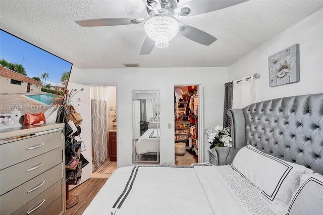 871 NE 207 LN 203-15, Miami, FL 33179