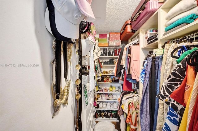 871 NE 207 LN 203-15, Miami, FL 33179