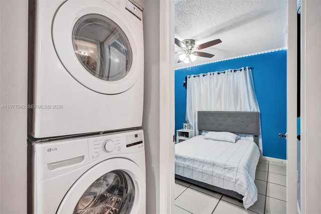 871 NE 207 LN 203-15, Miami, FL 33179