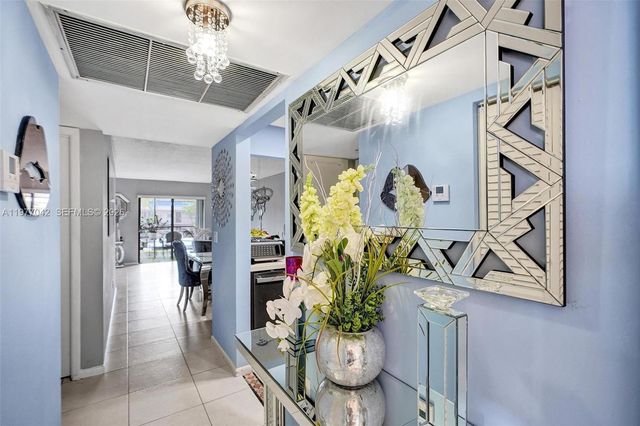 871 NE 207 LN 203-15, Miami, FL 33179