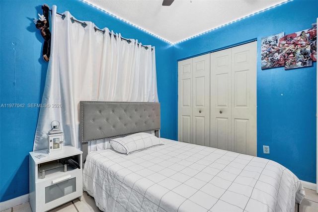 871 NE 207 LN 203-15, Miami, FL 33179