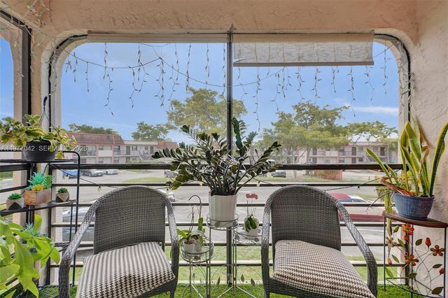 871 NE 207 LN 203-15, Miami, FL 33179