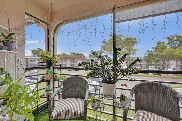 871 NE 207 LN 203-15, Miami, FL 33179