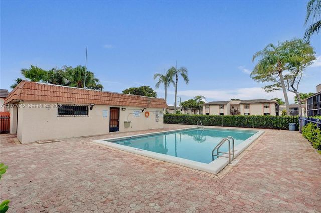 871 NE 207 LN 203-15, Miami, FL 33179