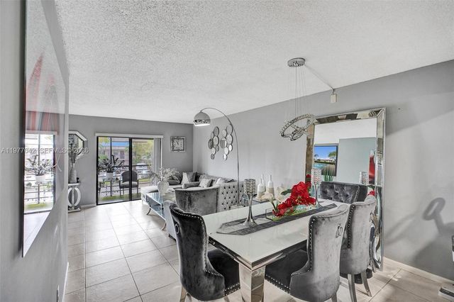 871 NE 207 LN 203-15, Miami, FL 33179