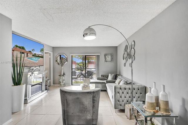 871 NE 207 LN 203-15, Miami, FL 33179