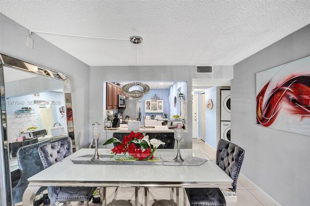 871 NE 207 LN 203-15, Miami, FL 33179