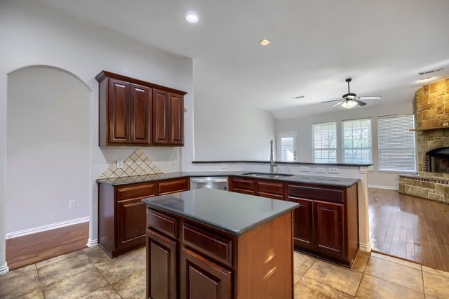 98 Sunnydale Court, Howe, TX 75459