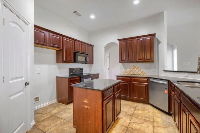 98 Sunnydale Court, Howe, TX 75459