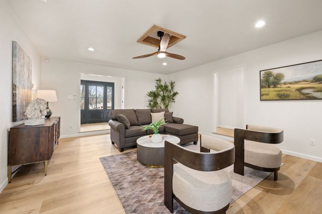 905 Brestol Court W, Bedford, TX 76021