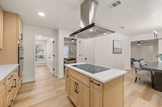 905 Brestol Court W, Bedford, TX 76021