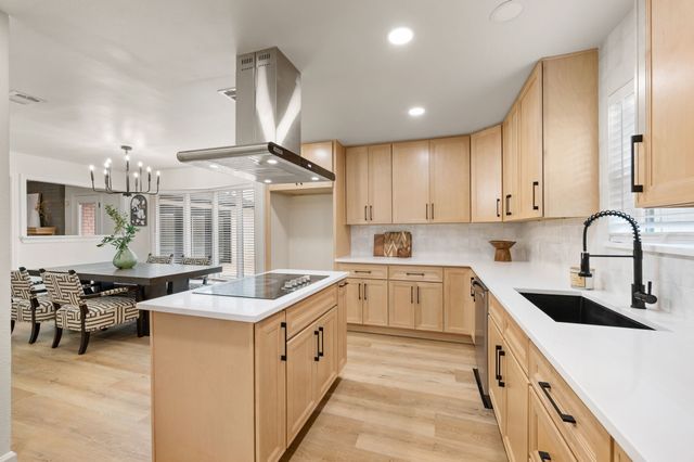 905 Brestol Court W, Bedford, TX 76021