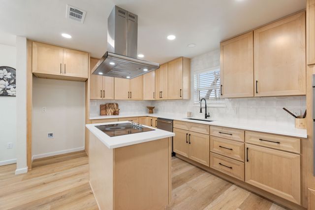 905 Brestol Court W, Bedford, TX 76021