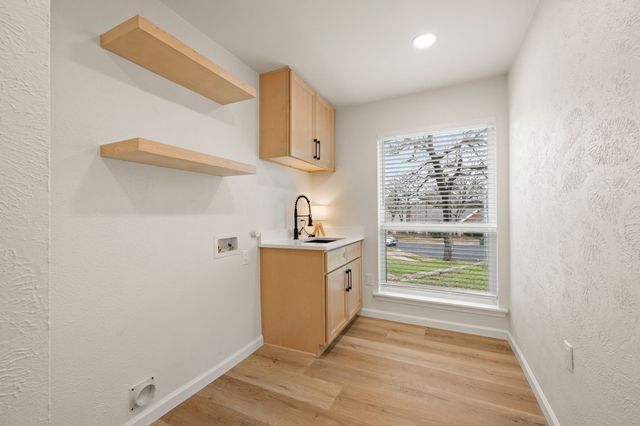 905 Brestol Court W, Bedford, TX 76021