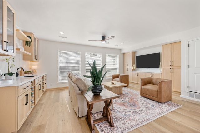 905 Brestol Court W, Bedford, TX 76021