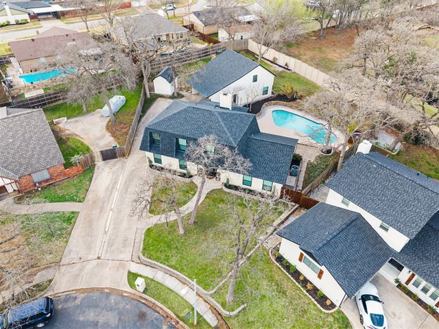 905 Brestol Court W, Bedford, TX 76021