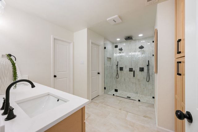 905 Brestol Court W, Bedford, TX 76021