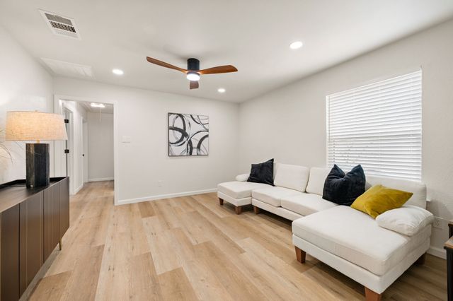 905 Brestol Court W, Bedford, TX 76021