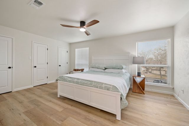 905 Brestol Court W, Bedford, TX 76021