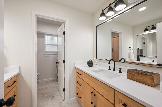 905 Brestol Court W, Bedford, TX 76021