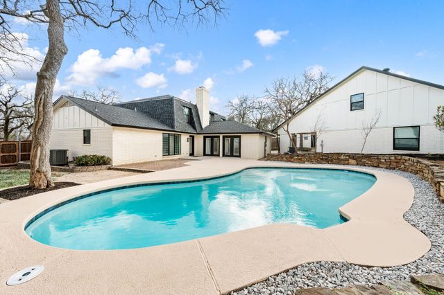 905 Brestol Court W, Bedford, TX 76021